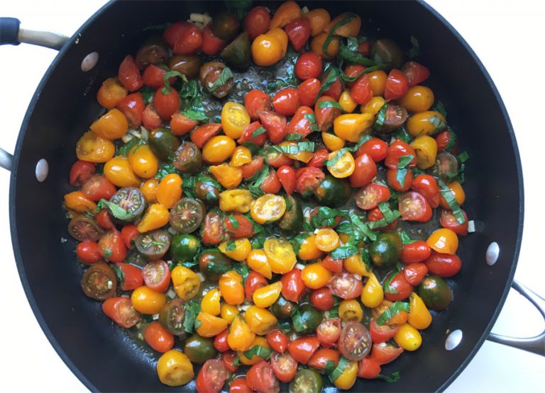 Pasta with Fresh Tomato Basil Sauce